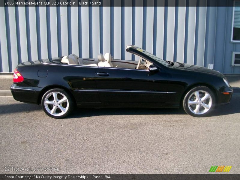 Black / Sand 2005 Mercedes-Benz CLK 320 Cabriolet