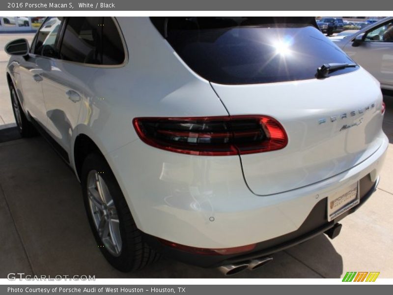 White / Black 2016 Porsche Macan S