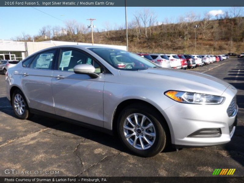 Ingot Silver Metallic / Medium Earth Gray 2016 Ford Fusion S
