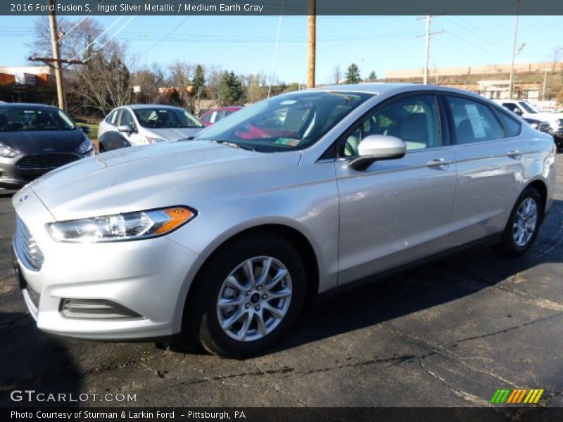 Ingot Silver Metallic / Medium Earth Gray 2016 Ford Fusion S