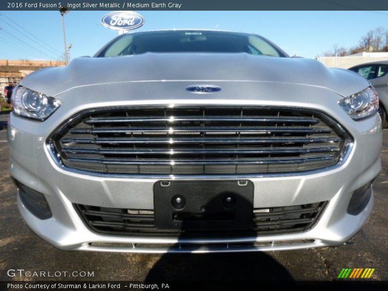 Ingot Silver Metallic / Medium Earth Gray 2016 Ford Fusion S