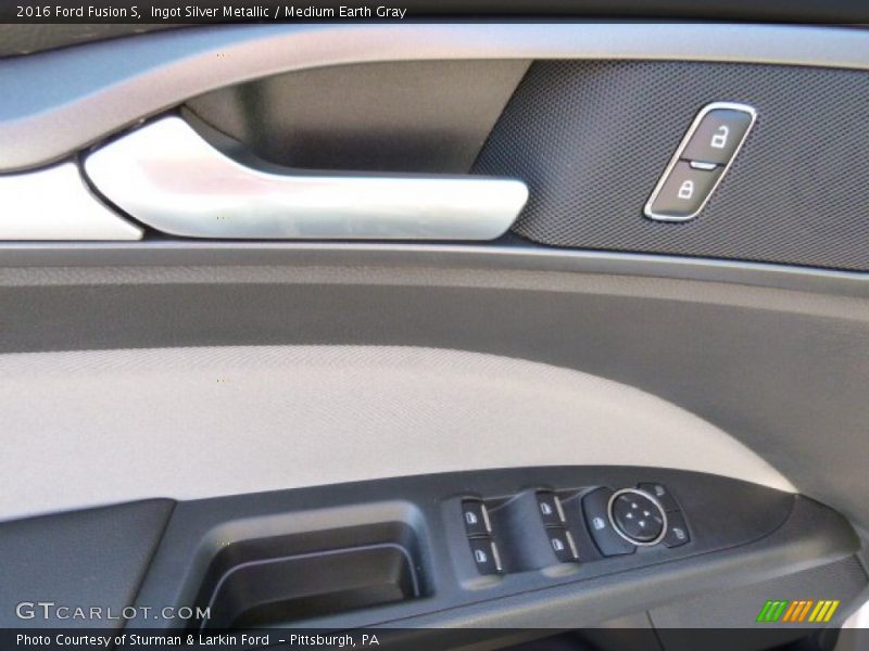 Ingot Silver Metallic / Medium Earth Gray 2016 Ford Fusion S