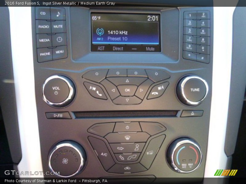 Ingot Silver Metallic / Medium Earth Gray 2016 Ford Fusion S