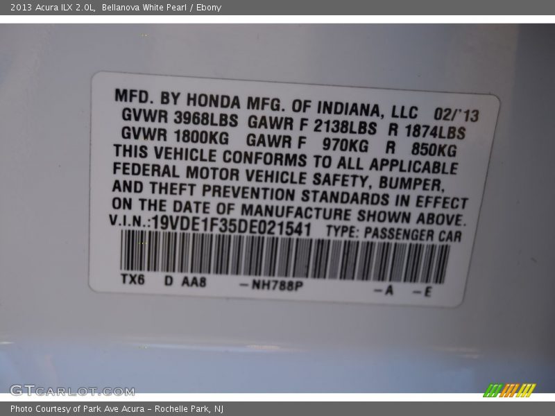 Bellanova White Pearl / Ebony 2013 Acura ILX 2.0L