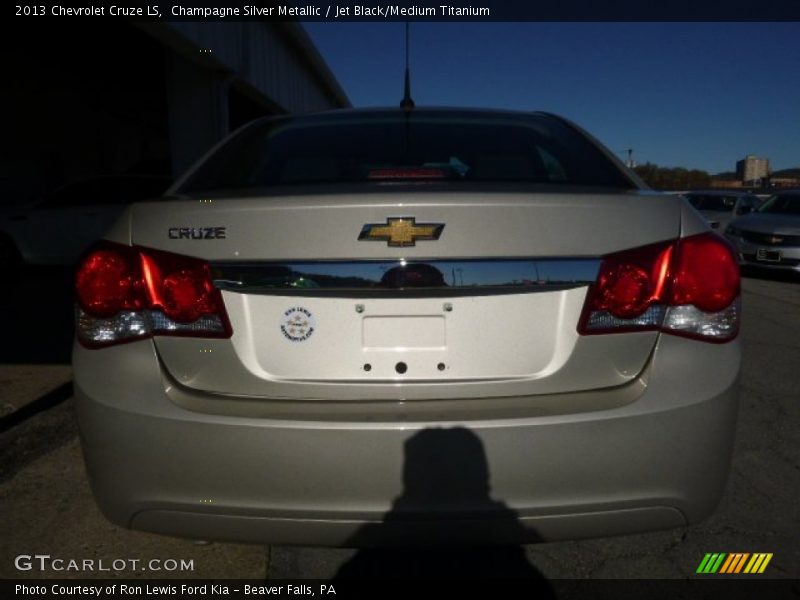 Champagne Silver Metallic / Jet Black/Medium Titanium 2013 Chevrolet Cruze LS