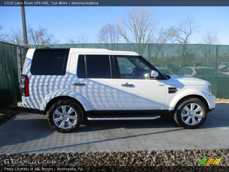 Fuji White / Almond/Arabica 2016 Land Rover LR4 HSE