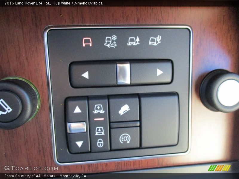Fuji White / Almond/Arabica 2016 Land Rover LR4 HSE