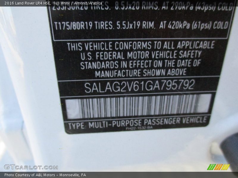 Fuji White / Almond/Arabica 2016 Land Rover LR4 HSE