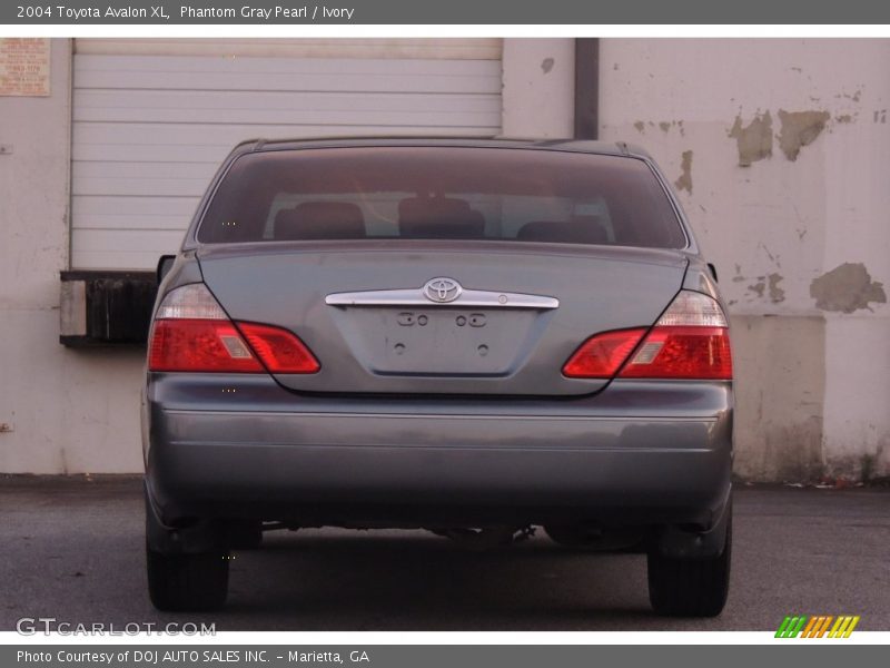 Phantom Gray Pearl / Ivory 2004 Toyota Avalon XL