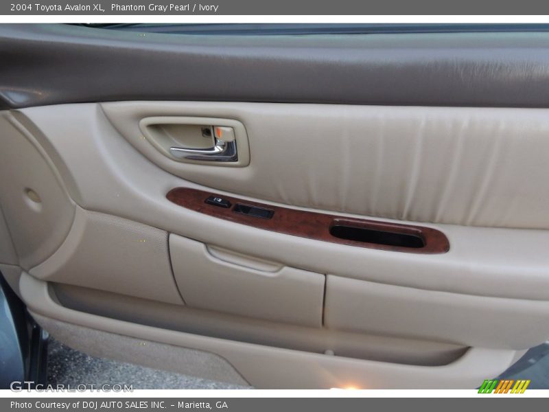 Phantom Gray Pearl / Ivory 2004 Toyota Avalon XL