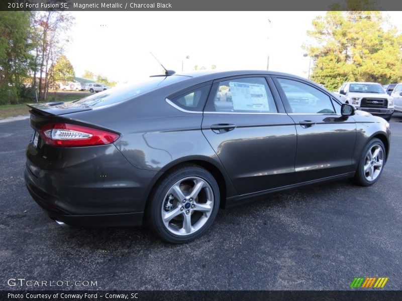 Magnetic Metallic / Charcoal Black 2016 Ford Fusion SE