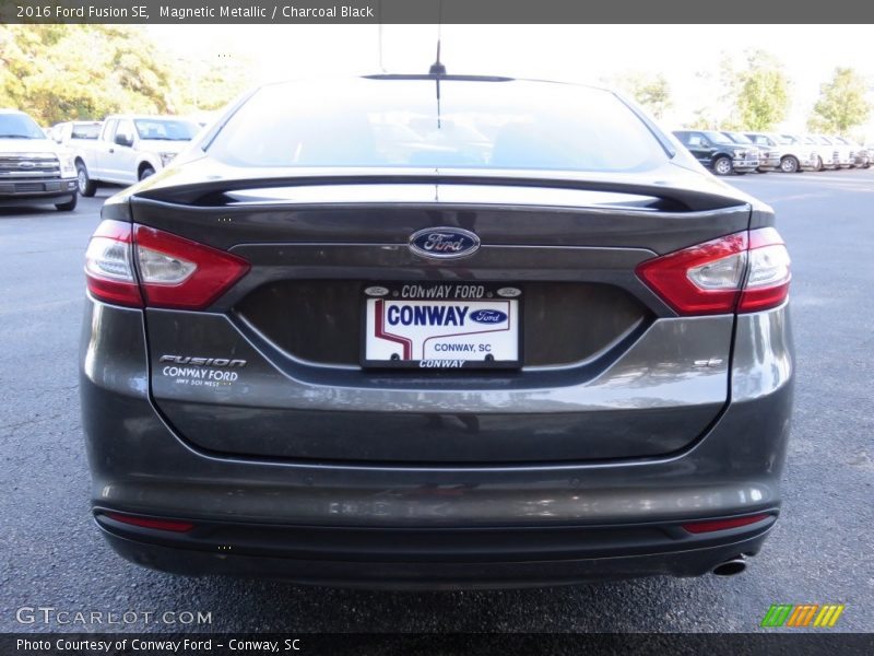 Magnetic Metallic / Charcoal Black 2016 Ford Fusion SE