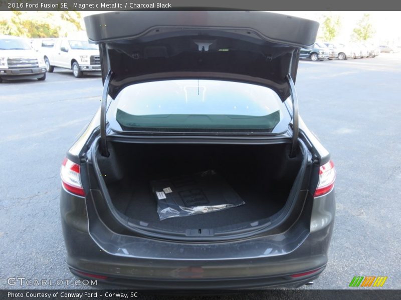 Magnetic Metallic / Charcoal Black 2016 Ford Fusion SE