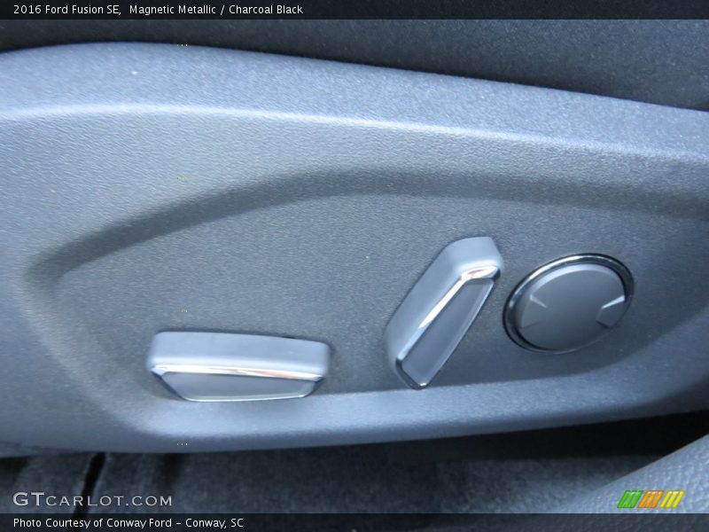 Magnetic Metallic / Charcoal Black 2016 Ford Fusion SE