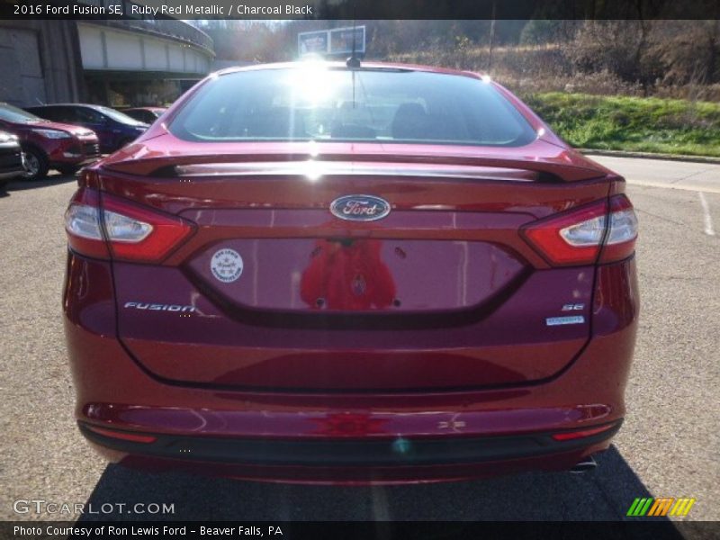 Ruby Red Metallic / Charcoal Black 2016 Ford Fusion SE