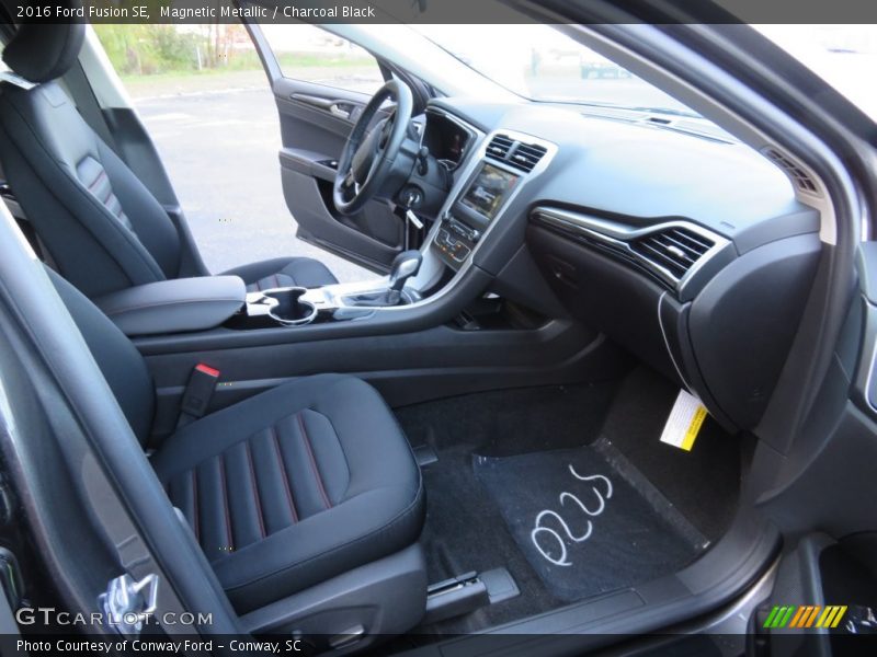 Magnetic Metallic / Charcoal Black 2016 Ford Fusion SE