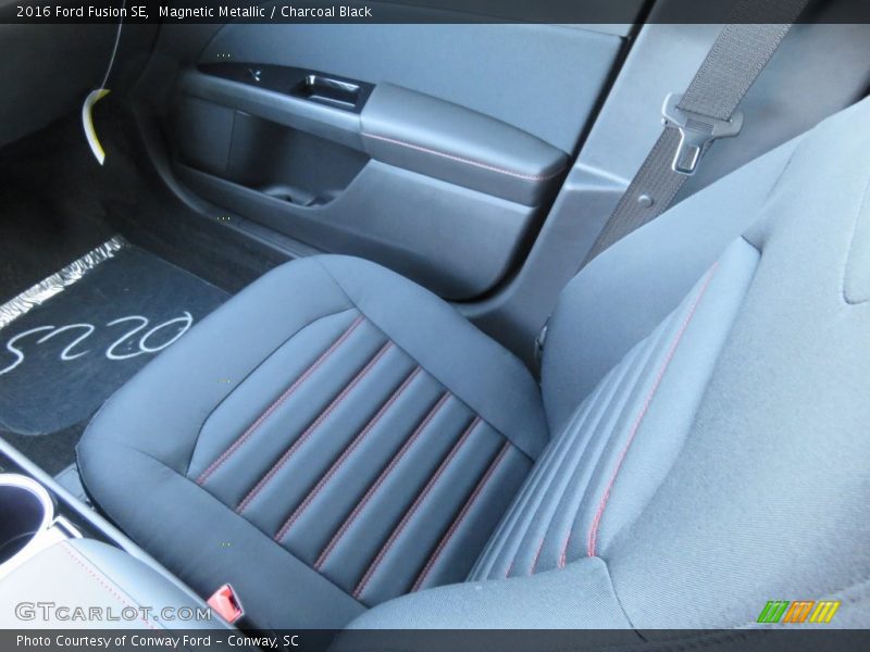 Magnetic Metallic / Charcoal Black 2016 Ford Fusion SE