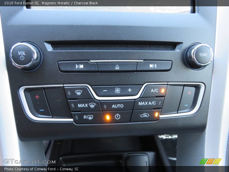 Magnetic Metallic / Charcoal Black 2016 Ford Fusion SE