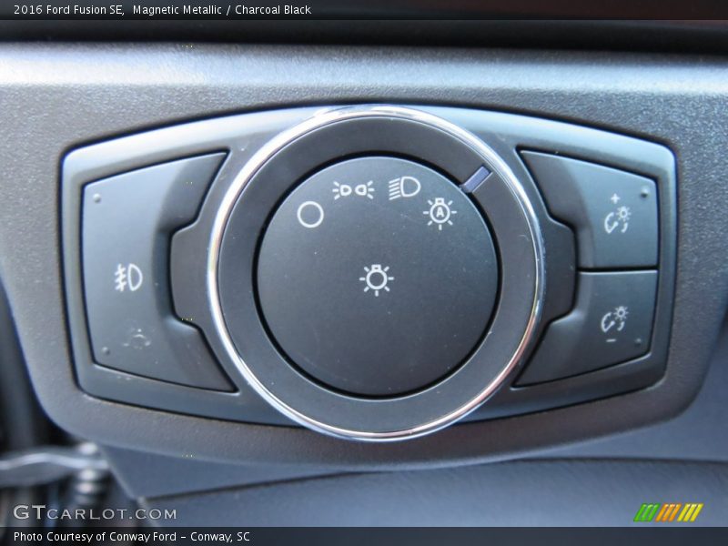 Magnetic Metallic / Charcoal Black 2016 Ford Fusion SE