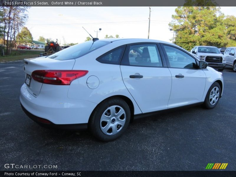 Oxford White / Charcoal Black 2016 Ford Focus S Sedan