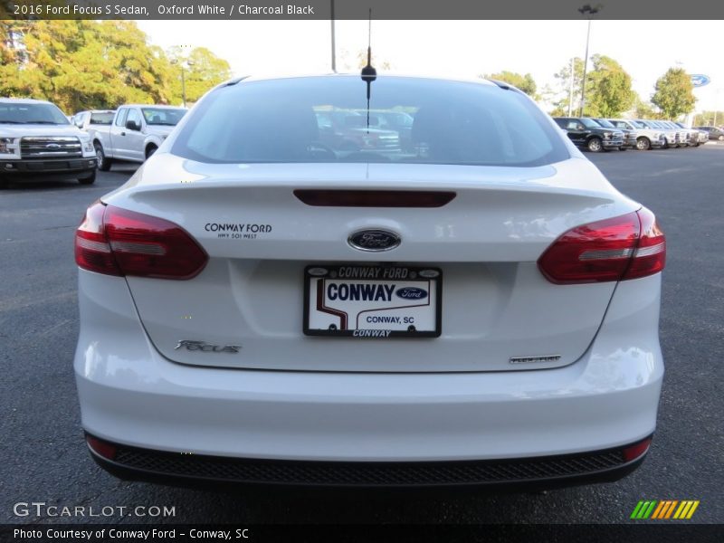 Oxford White / Charcoal Black 2016 Ford Focus S Sedan