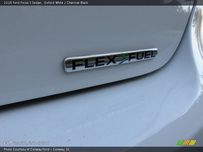 Oxford White / Charcoal Black 2016 Ford Focus S Sedan