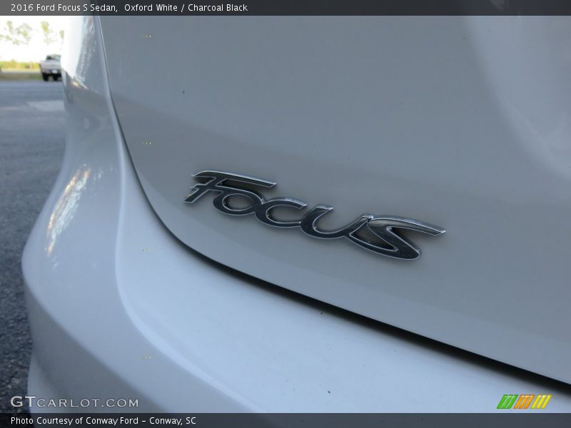 Oxford White / Charcoal Black 2016 Ford Focus S Sedan