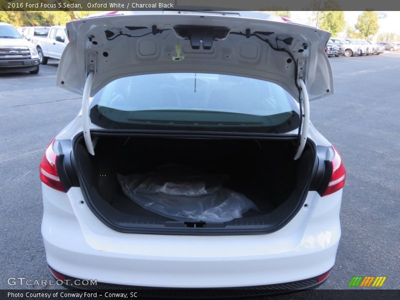 Oxford White / Charcoal Black 2016 Ford Focus S Sedan