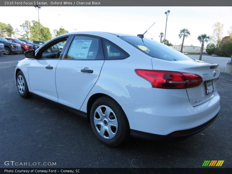 Oxford White / Charcoal Black 2016 Ford Focus S Sedan