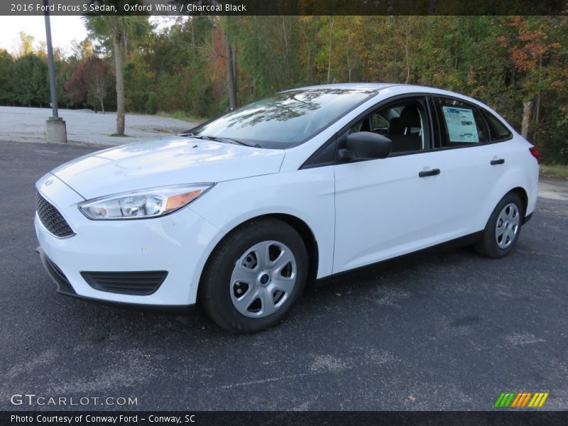 Oxford White / Charcoal Black 2016 Ford Focus S Sedan