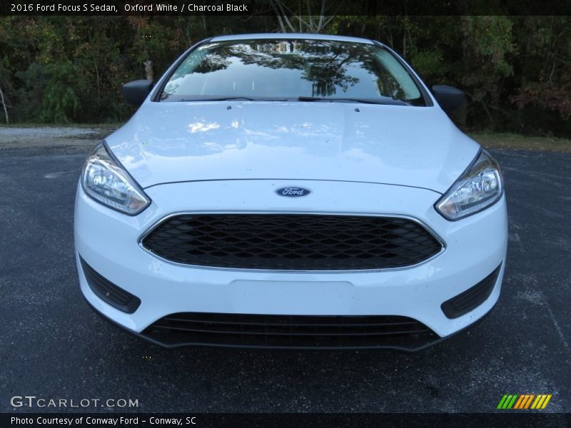 Oxford White / Charcoal Black 2016 Ford Focus S Sedan