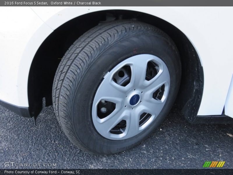Oxford White / Charcoal Black 2016 Ford Focus S Sedan