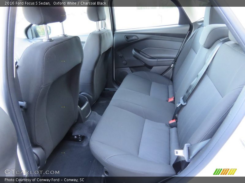Oxford White / Charcoal Black 2016 Ford Focus S Sedan