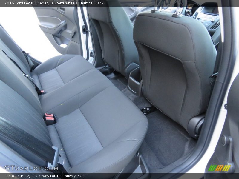 Oxford White / Charcoal Black 2016 Ford Focus S Sedan