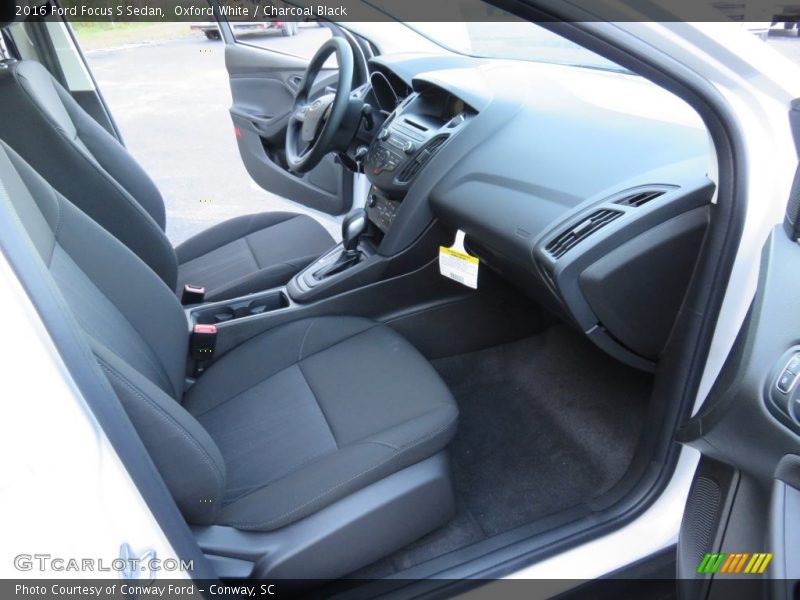 Oxford White / Charcoal Black 2016 Ford Focus S Sedan