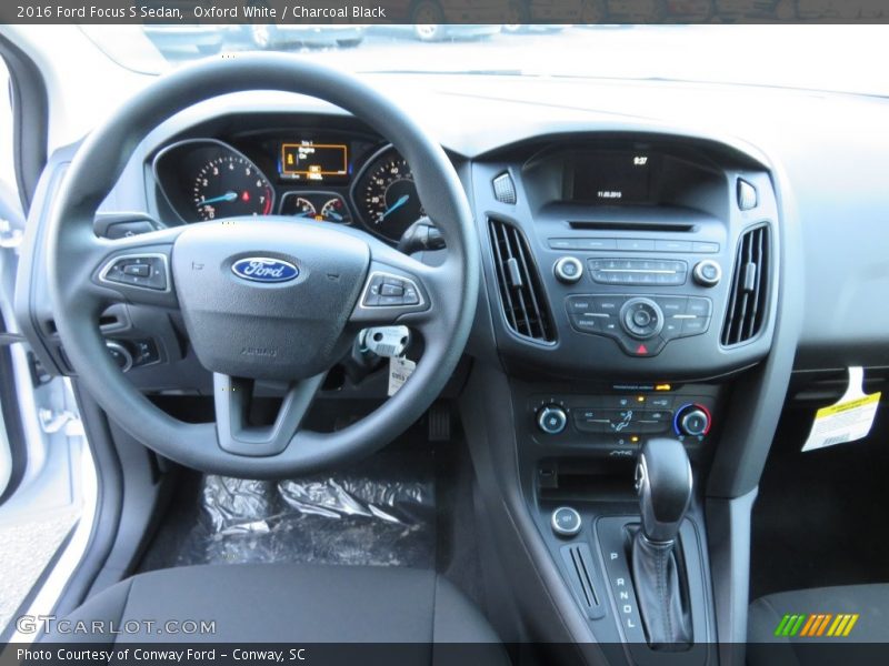 Oxford White / Charcoal Black 2016 Ford Focus S Sedan