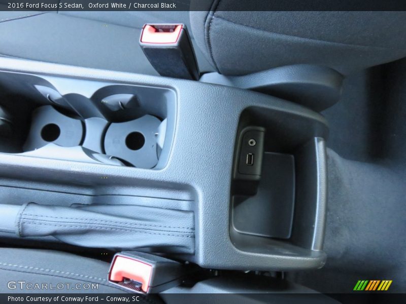 Oxford White / Charcoal Black 2016 Ford Focus S Sedan