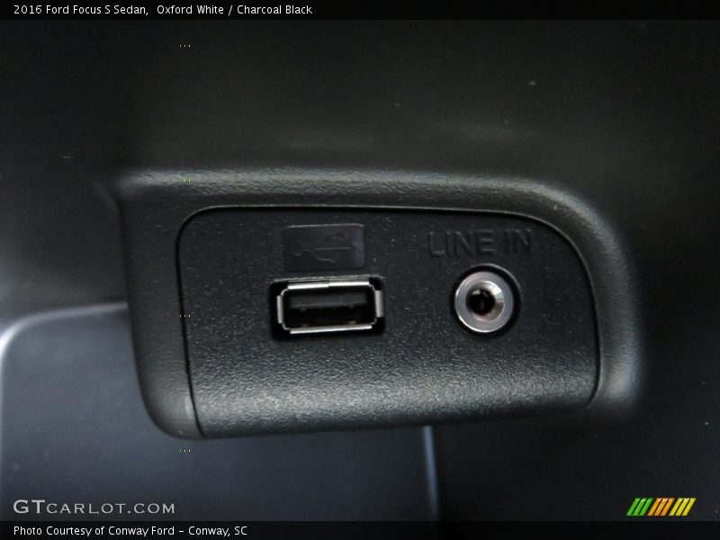 Oxford White / Charcoal Black 2016 Ford Focus S Sedan