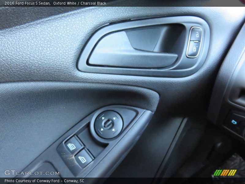 Oxford White / Charcoal Black 2016 Ford Focus S Sedan