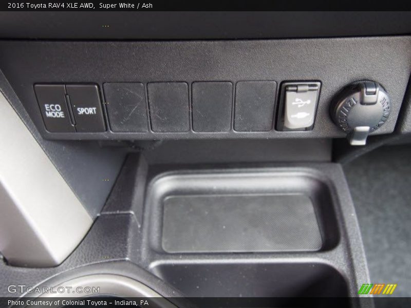 Super White / Ash 2016 Toyota RAV4 XLE AWD