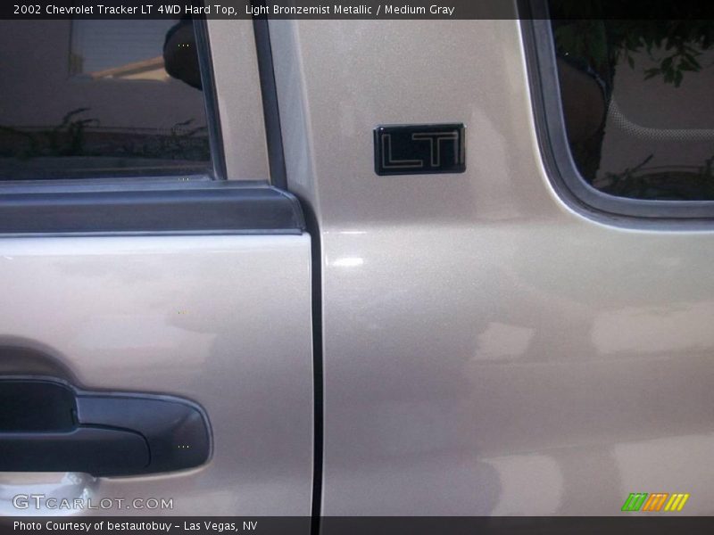 Light Bronzemist Metallic / Medium Gray 2002 Chevrolet Tracker LT 4WD Hard Top