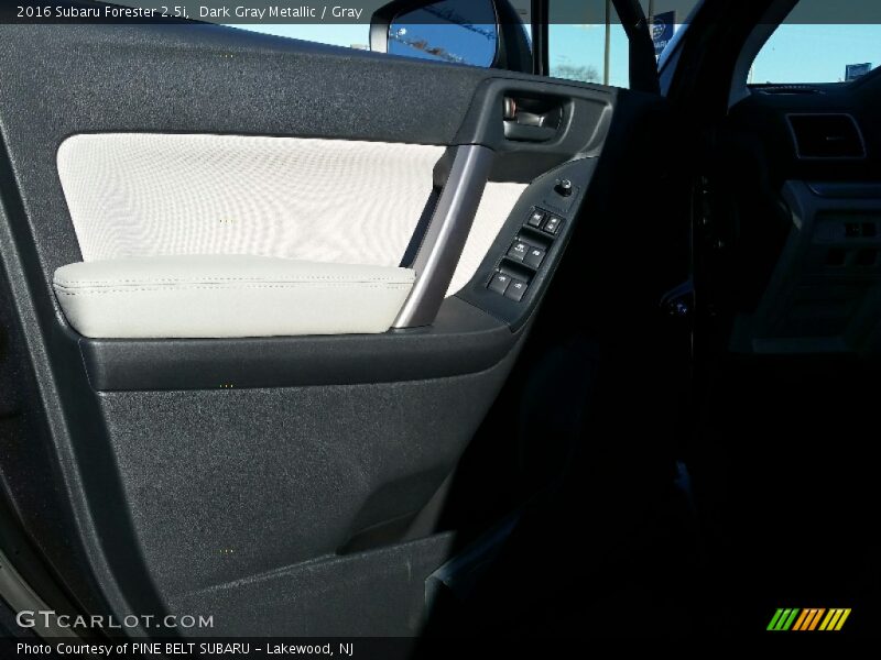 Dark Gray Metallic / Gray 2016 Subaru Forester 2.5i