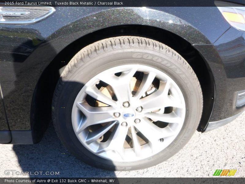 Tuxedo Black Metallic / Charcoal Black 2015 Ford Taurus Limited