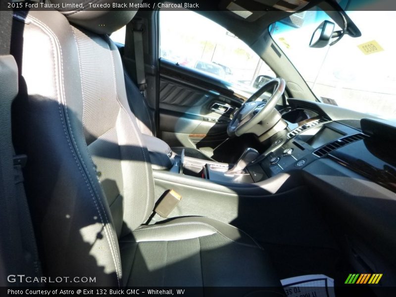 Tuxedo Black Metallic / Charcoal Black 2015 Ford Taurus Limited