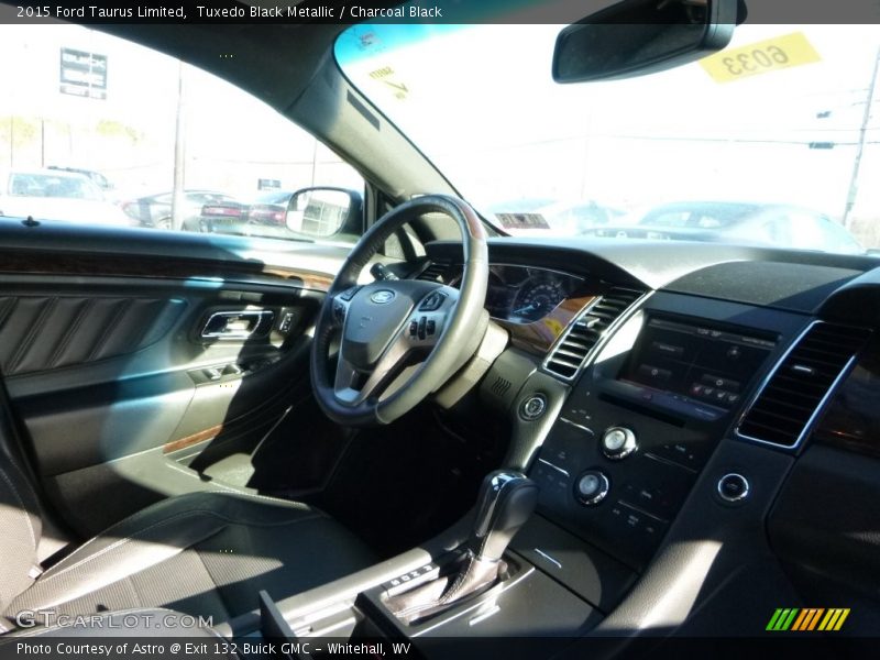 Tuxedo Black Metallic / Charcoal Black 2015 Ford Taurus Limited
