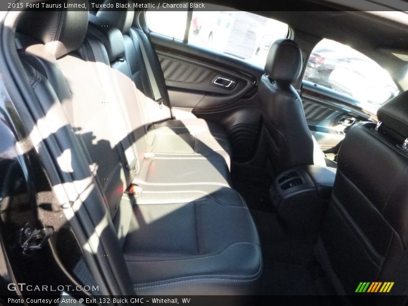 Tuxedo Black Metallic / Charcoal Black 2015 Ford Taurus Limited