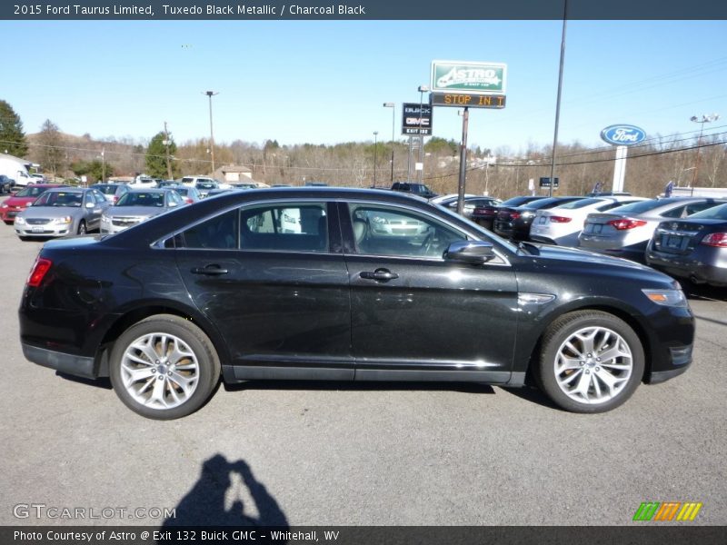 Tuxedo Black Metallic / Charcoal Black 2015 Ford Taurus Limited