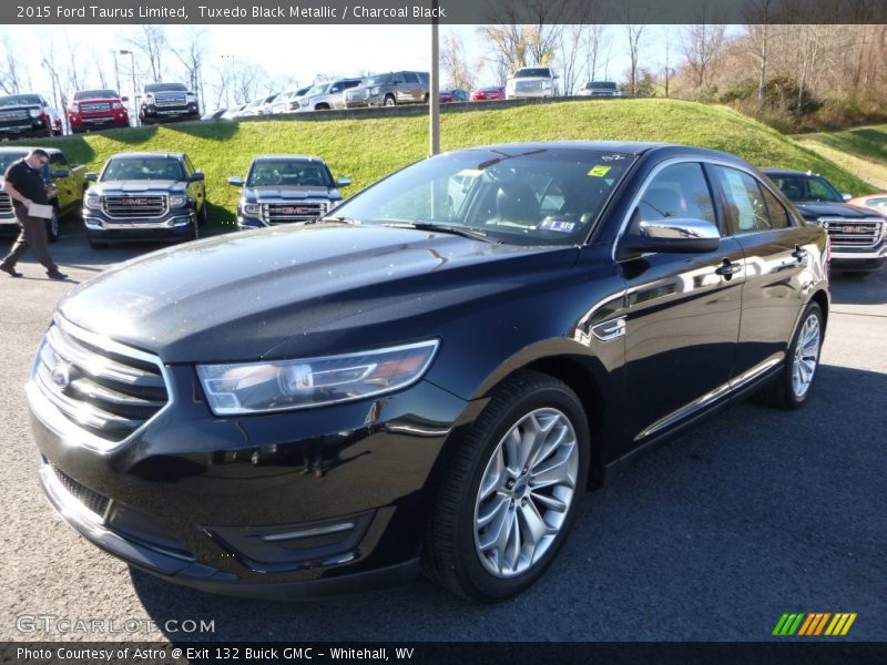 Tuxedo Black Metallic / Charcoal Black 2015 Ford Taurus Limited
