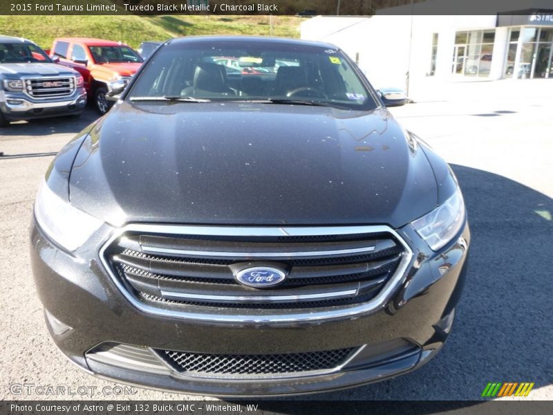 Tuxedo Black Metallic / Charcoal Black 2015 Ford Taurus Limited