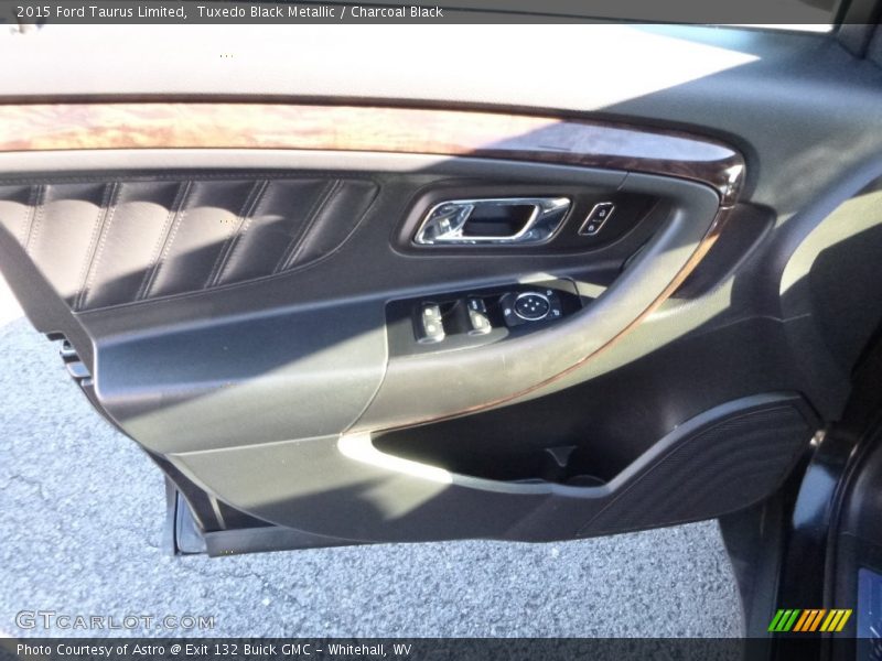 Tuxedo Black Metallic / Charcoal Black 2015 Ford Taurus Limited